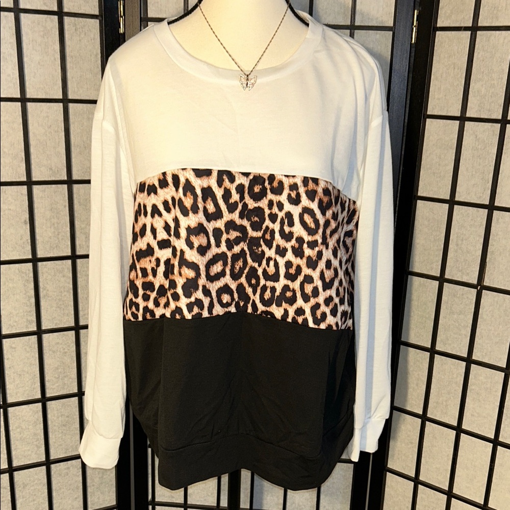 🦋SHEIN White and Leopard Print Long Sleeve Top 5/25$